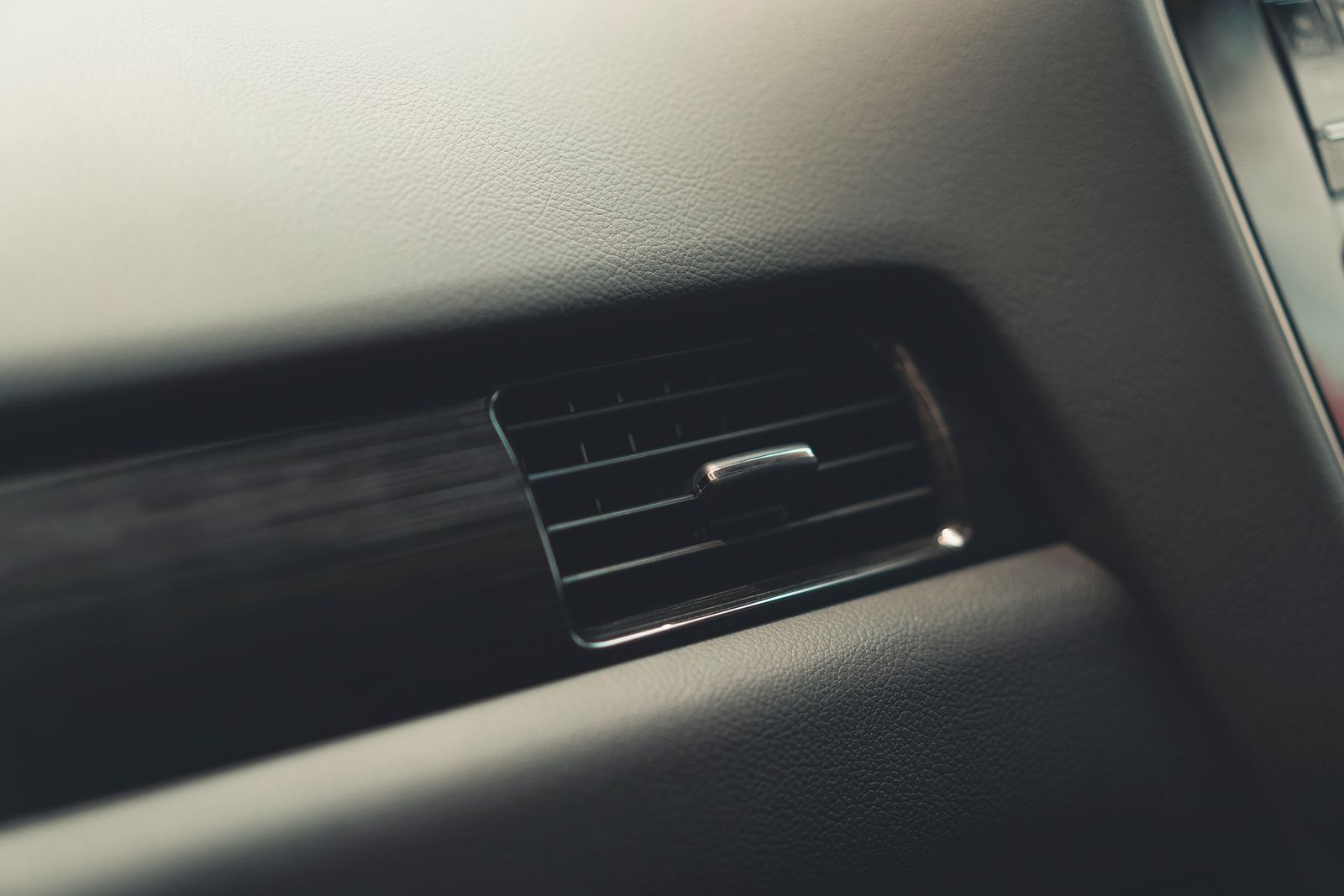 Inspection de l’intérieur d’une voiture